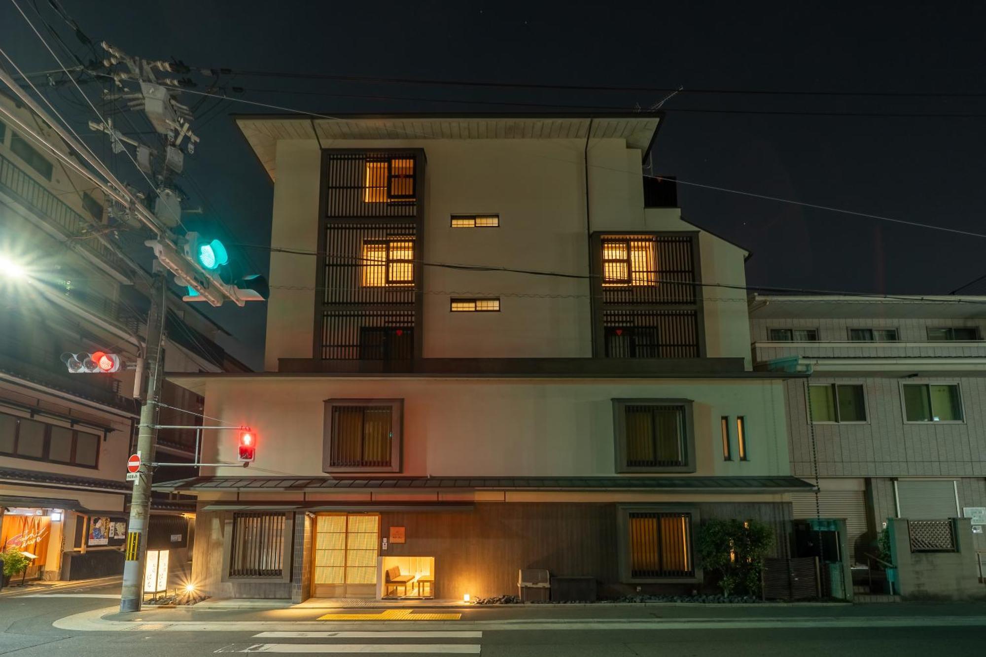 Resi Hachi Apartment *